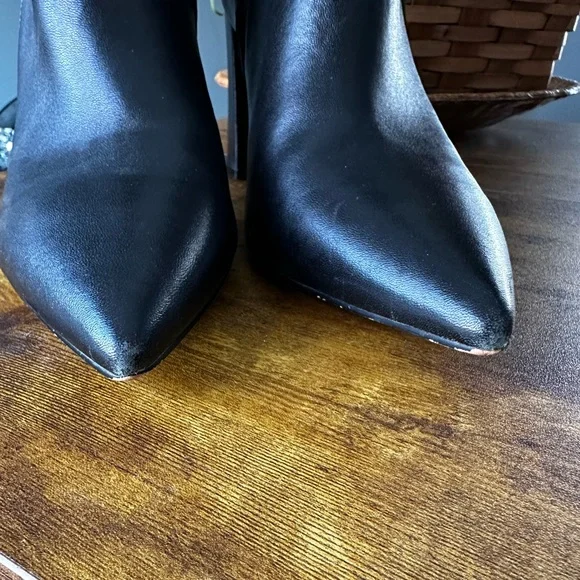 Marc Fisher Unno Point-Toe Leather Booties size 10 - Picture 9 of 11